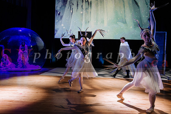 The Shiver Show -  The Magic of Skating and Dance on Stage