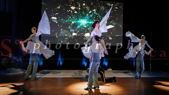 The Shiver Show -  The Magic of Skating and Dance on Stage