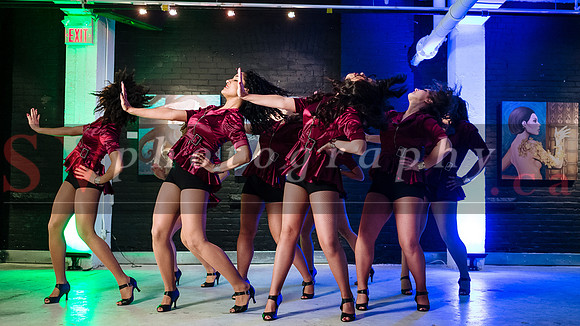 iFreeStyle's "FASHION GAMES" performances - Ladies Touch